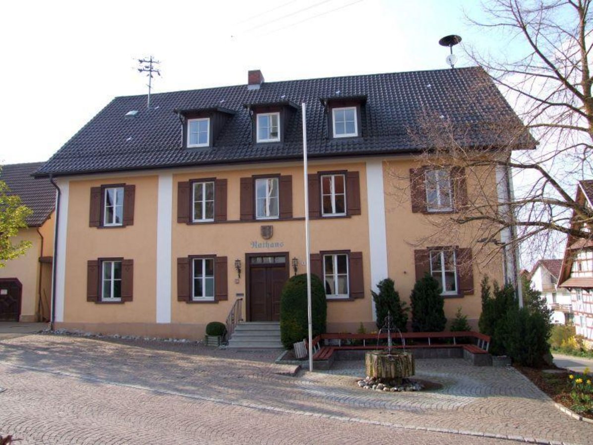 Brunnen vor dem Rathaus